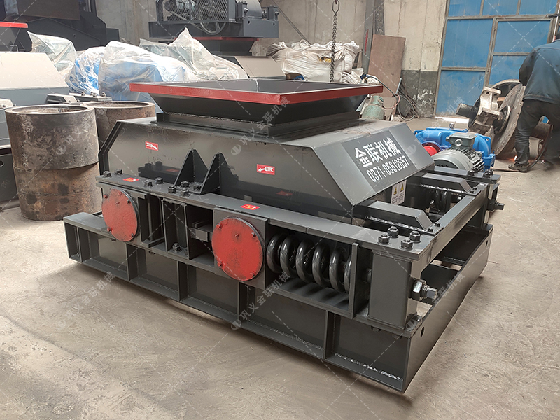 雙齒輥破碎機處理含雜原煤：專業優勢究竟比傳統設備強在哪？