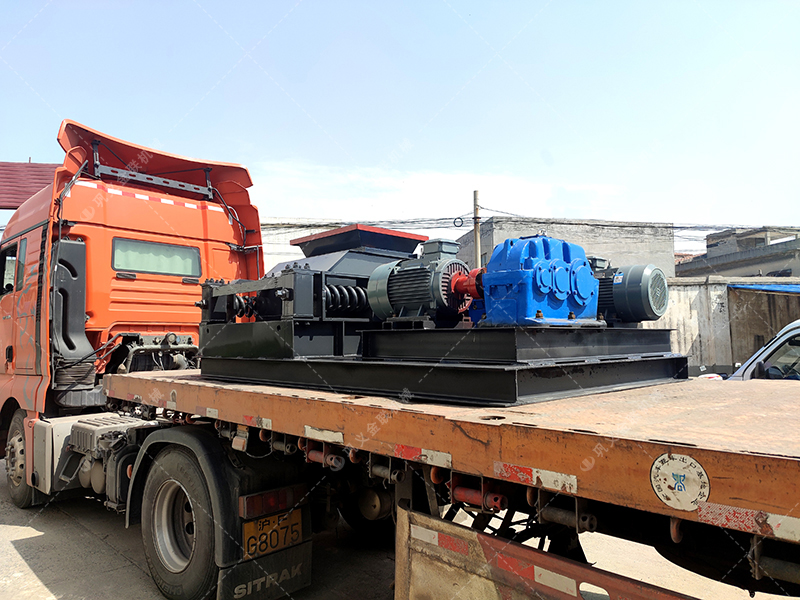 面對(duì)大塊高硬度的原煤與煤矸石,雙齒輥破碎機(jī)憑什么能“啃”得動(dòng)? 面對(duì)大塊高硬度的原煤與煤矸石,雙齒輥破碎機(jī)憑什么能“啃”得動(dòng)?